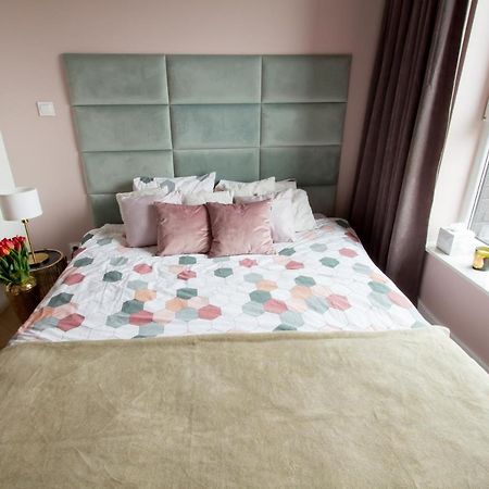 Nowy Apartment Przy Placu Szembeka Warschau Exterior foto