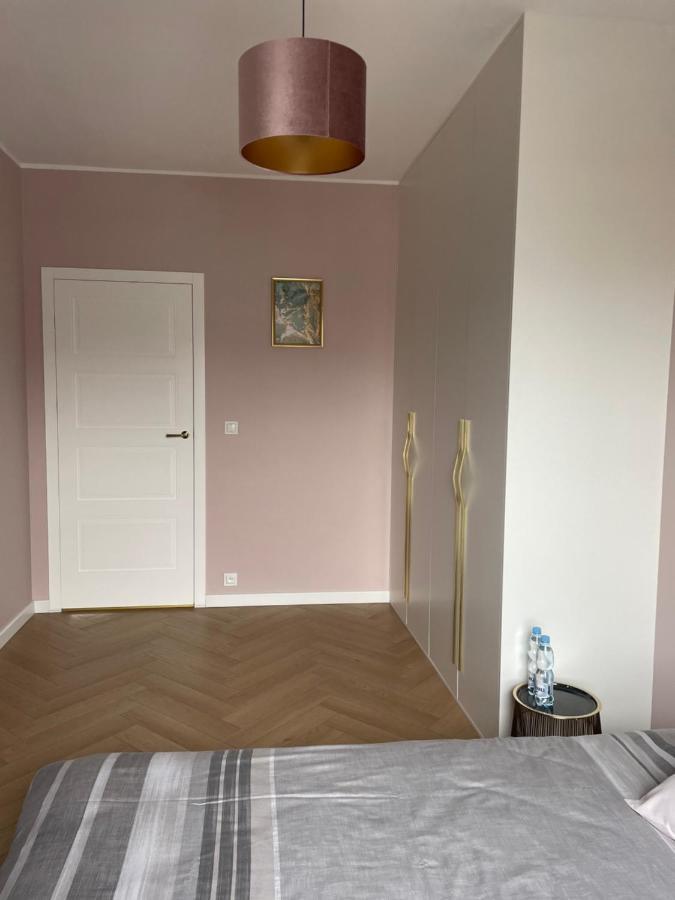 Nowy Apartment Przy Placu Szembeka Warschau Exterior foto