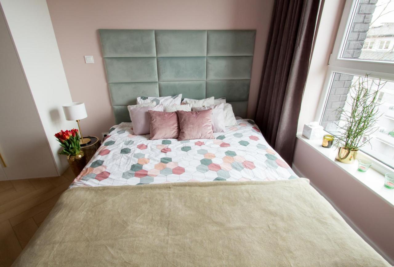 Nowy Apartment Przy Placu Szembeka Warschau Exterior foto