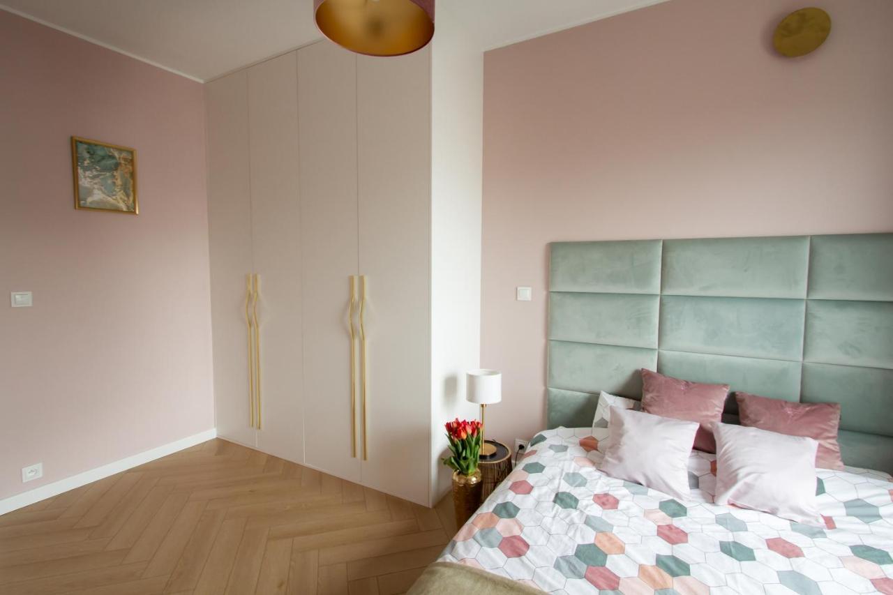 Nowy Apartment Przy Placu Szembeka Warschau Exterior foto
