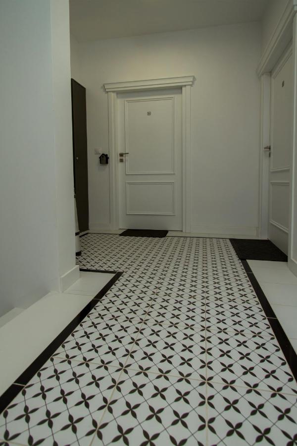 Nowy Apartment Przy Placu Szembeka Warschau Exterior foto